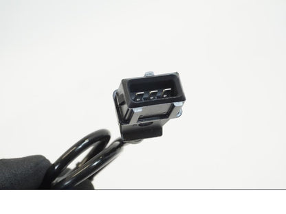 Snett nerifrån på Vevaxelsensor från en Ducati Streetfighter V4 -2020 motorcykel.