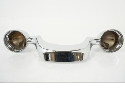 Framsidan på Blinkersfästekromkåpa från en H-D FLHC -2018 motorcykel.