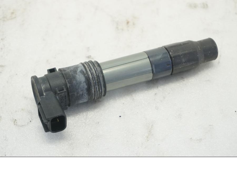 Framsidan på Tändspole från en KTM 690 SMCR -2016 motorcykel.