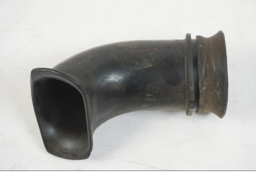 Framsidan på Luftburksnorkel från en Suzuki VZR 1800 -2009 motorcykel.