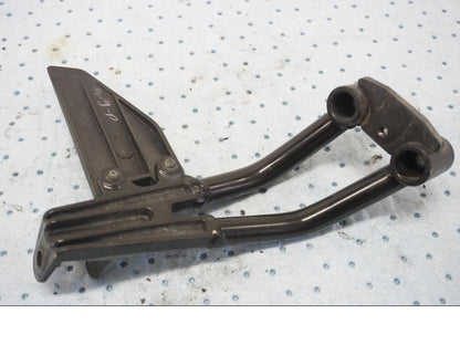 Baksidan på Fotpinnefäste från en KTM 125 Duke -2017 motorcykel.