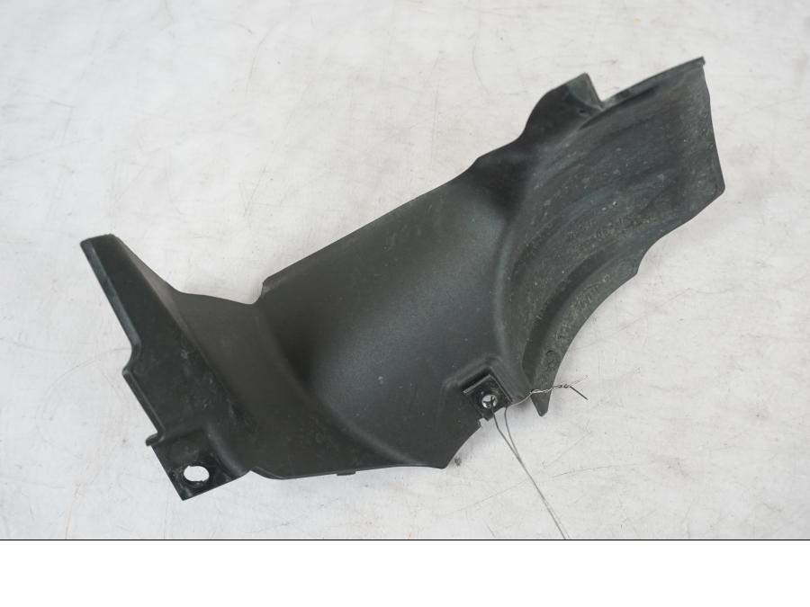 Framsidan på Vattenkylkåpa från en Triumph Tiger 1200 -2018 motorcykel.