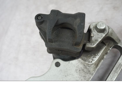 Snett uppifrån på Bromsok från en BMW F 800 R -2018 motorcykel.