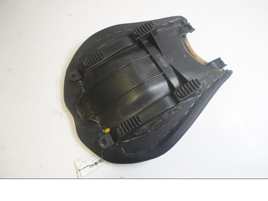 Höger sida på Sadel från en Ducati Surerbike 1098 -2009 motorcykel.