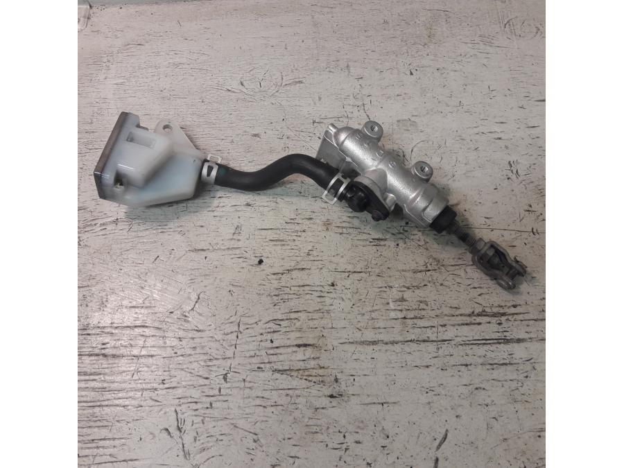 Framsidan på Bromshuvudcylinder från en Suzuki GSX-R 1000 -2004 motorcykel.