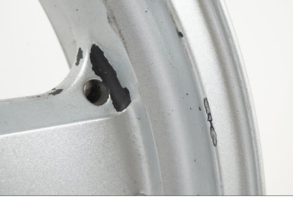 Extrabild2 på Fälg från en Kawasaki ZX-12R -2000 motorcykel.