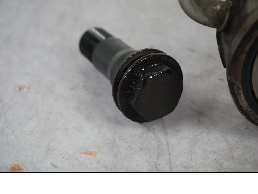 Snett nerifrån på Oljekyl från en Triumph Tiger Explorer -2016 motorcykel.