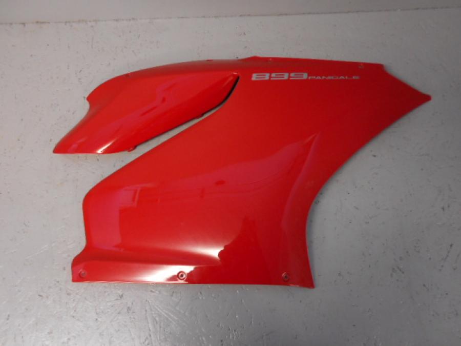 Framsidan på Sidkåpa från en Ducati 899 Panigale -2014 motorcykel.