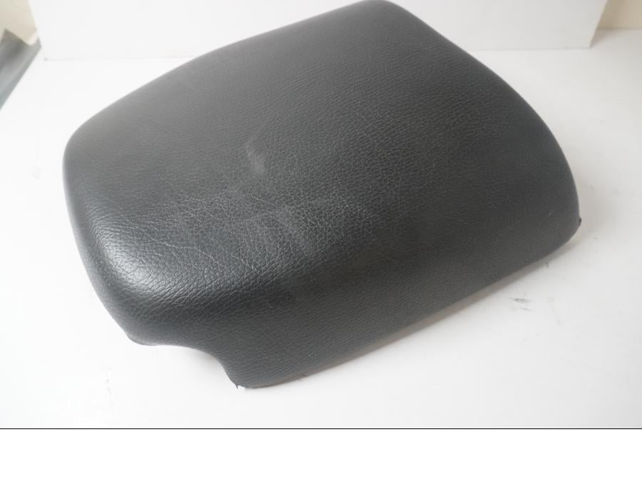 Framsidan på Sadel från en Triumph Tiger -2002 motorcykel.