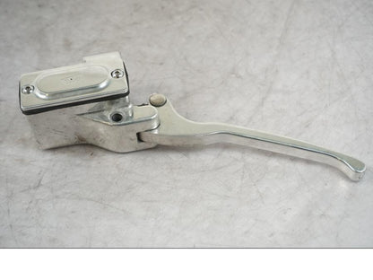 Framsidan på Kopplingshuvudcylinder från en Kawasaki VN 1500 -1996 motorcykel.