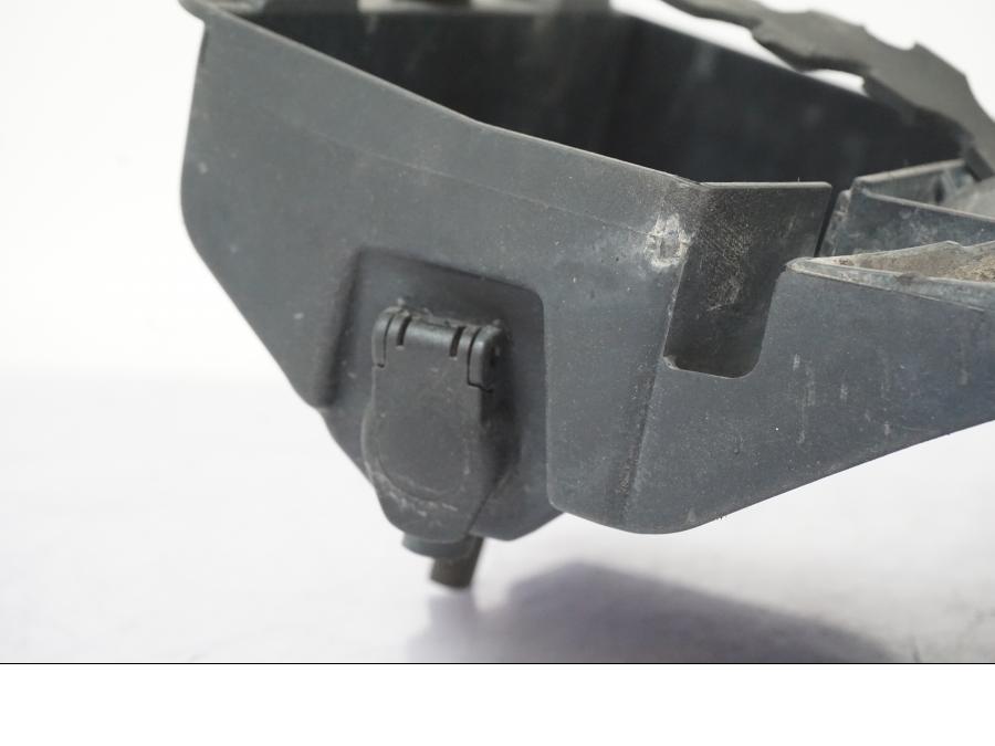 Snett nerifrån på Undertail från en BMW R 1200 GSA -2012 motorcykel.