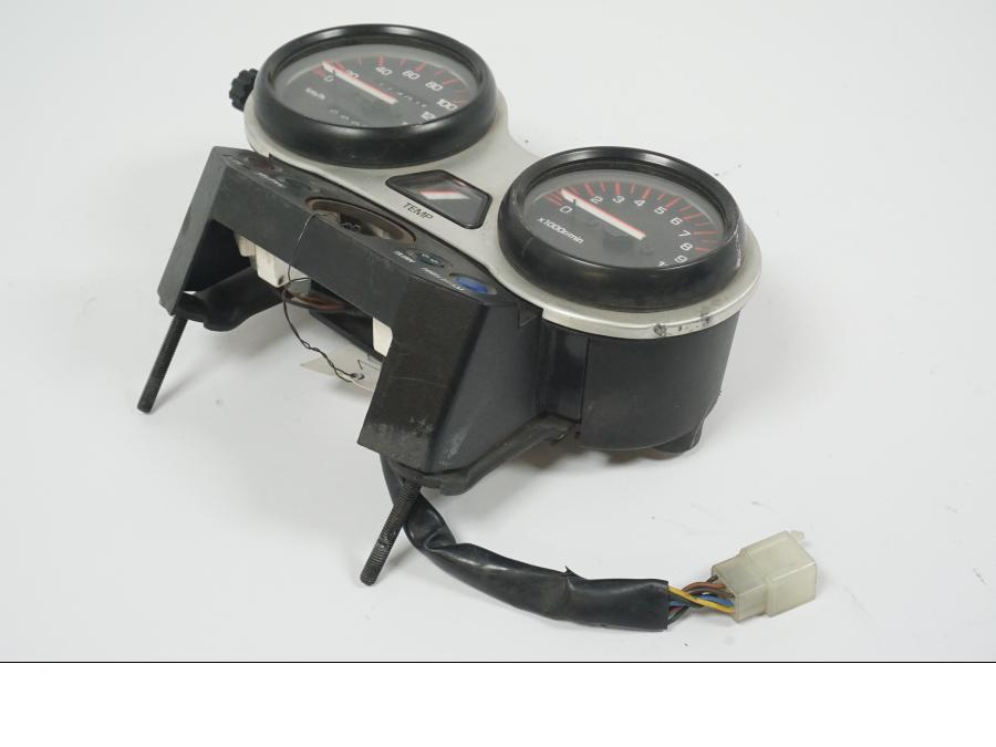 Vänster sida på Instrumentpanel från en Yamaha TZR 125 -1990 motorcykel.