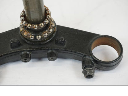 Vänster sida på Gaffelkrona från en Honda NT 700 -2008 motorcykel.