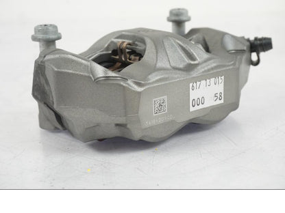 Baksidan på Bromsok från en KTM 1290 Super Duke R EVO -2023 motorcykel.