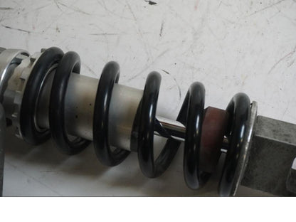 Snett uppifrån på Stötdämpare från en Yamaha YZF R6 -2011 motorcykel.