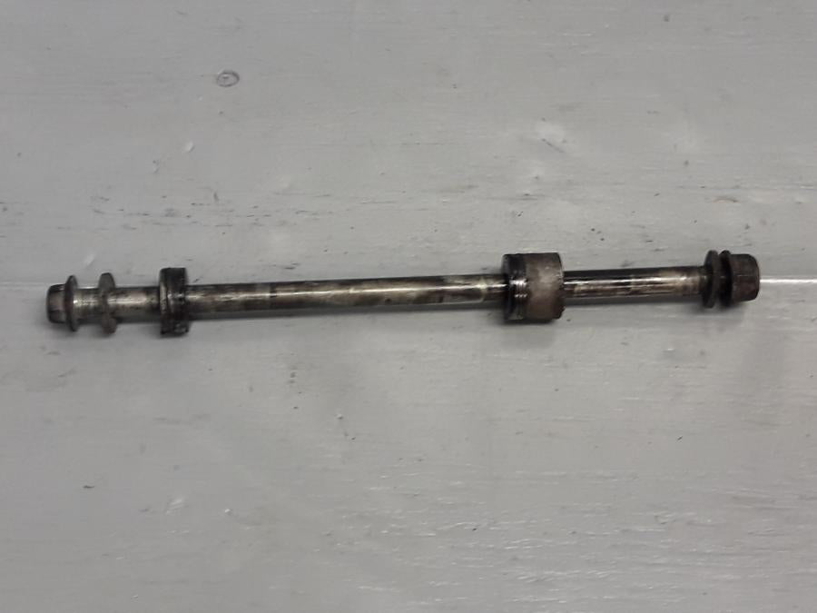 Framsidan på Axel från en Honda CBR 125 R -2005 motorcykel.