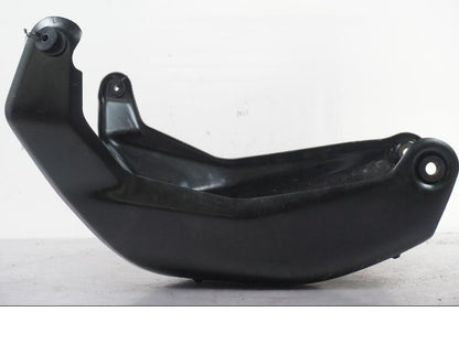 Snett nerifrån på Hasplåt från en Ducati Multistrada V4 -2024 motorcykel.