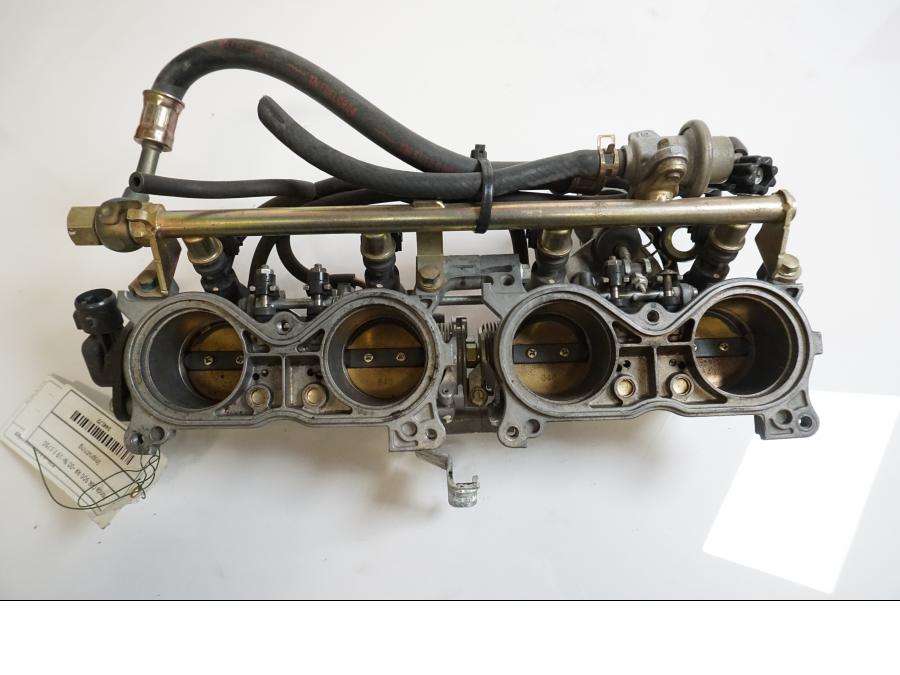 Baksidan på Spjällhus från en Honda CBR 900 RR -2000 motorcykel.