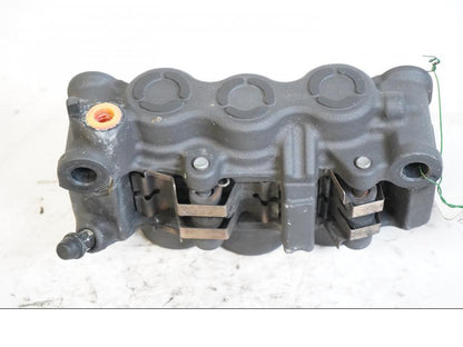 Höger sida på Bromsok från en Yamaha YZF 1000 R1 -2008 motorcykel.