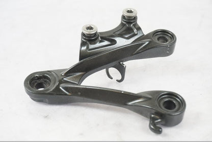 Höger sida på Fotpinnefäste inre från en Kawasaki ZX-6R -2011 motorcykel.