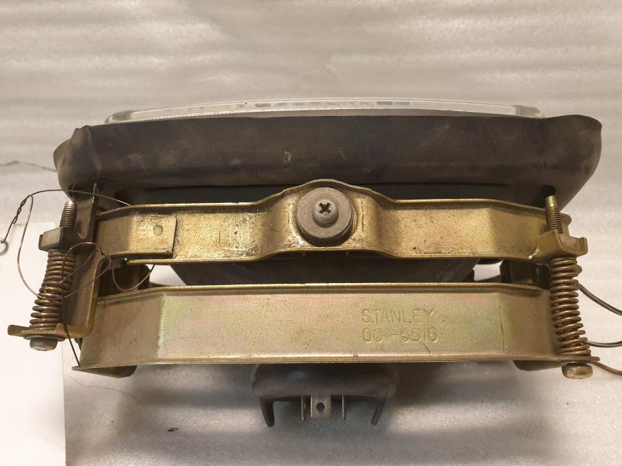 Vänster sida på Strålkastare från en Suzuki DR 750 S -1989 motorcykel.