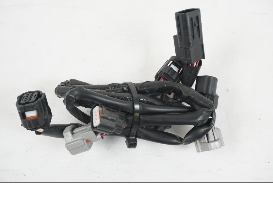 Snett uppifrån på Kablage från en Yamaha MT-07 -2019 motorcykel.