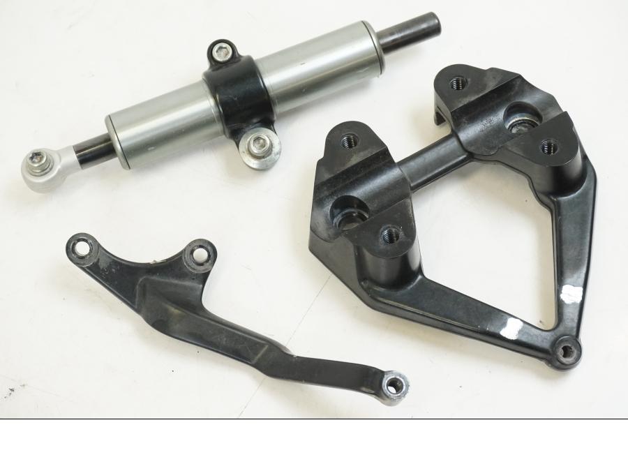 Framsidan på Styrdämpare från en Ducati Streetfighter S -2011 motorcykel.