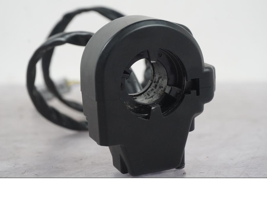 Snett nerifrån på Gasklo från en Ducati Multistrada V4 -2024 motorcykel.