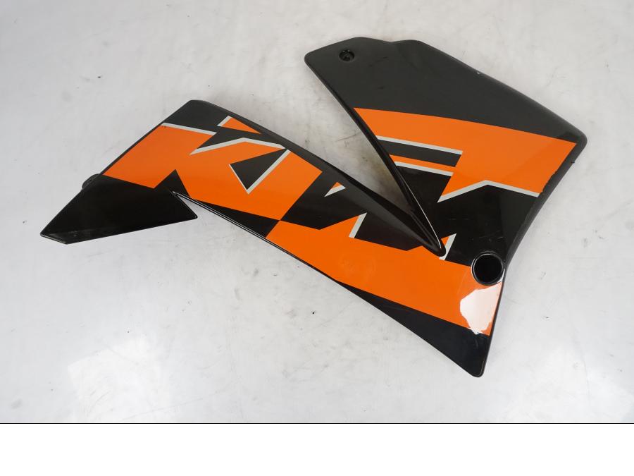 Framsidan på Kylarvinge från en KTM 640 SM -2005 motorcykel.