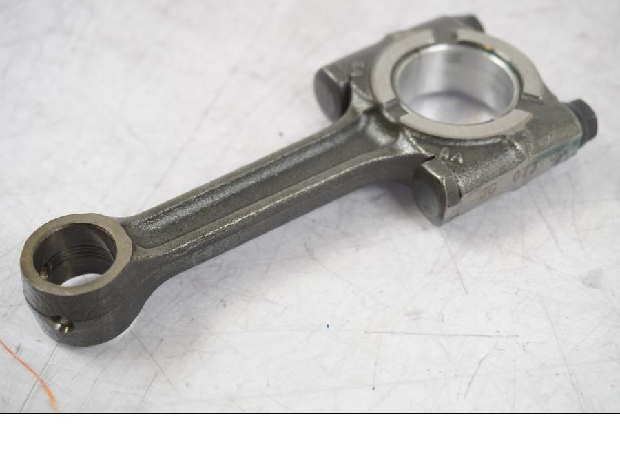 Höger sida på Vevstake från en KTM 125 Duke -2017 motorcykel.