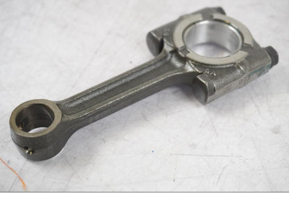 Höger sida på Vevstake från en KTM 125 Duke -2017 motorcykel.