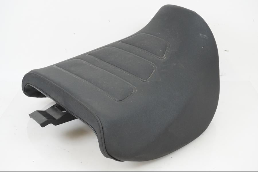 Framsidan på Sadel från en H-D Adventure Pan America Special RA1250S -2021 motorcykel.