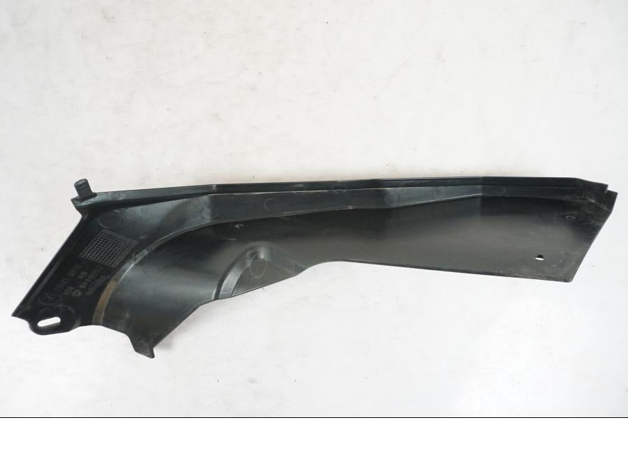 Höger sida på Tankkåpa från en Triumph Tiger Explorer -2013 motorcykel.