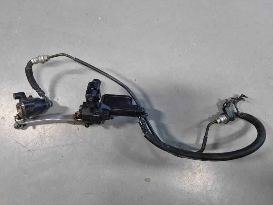 Baksidan på Kopplingsgrepp från en Yamaha XT 1200 Z -2011 motorcykel.