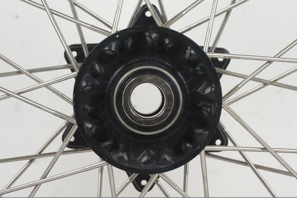 Baksidan på Fälg från en Husqvarna 701 SUPERMOTO ABS -2016 motorcykel.