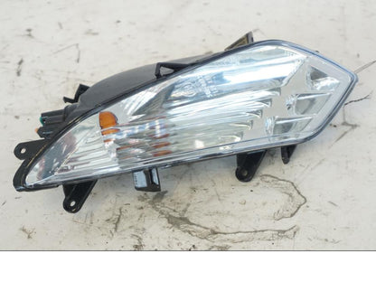 Snett uppifrån på Blinkers från en Kymco Agility 125 -2019 scooter.