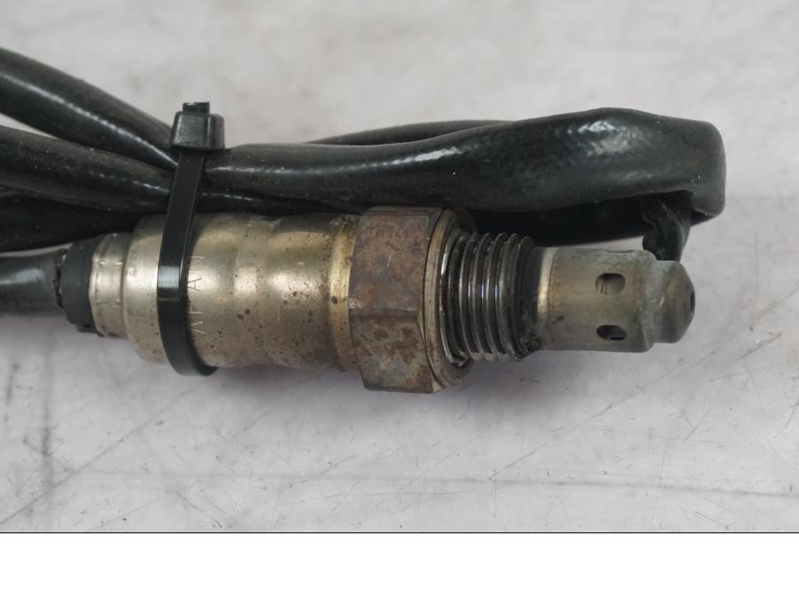 Baksidan på Lambdasond från en KTM 1290 Super Adventure S -2022 motorcykel.