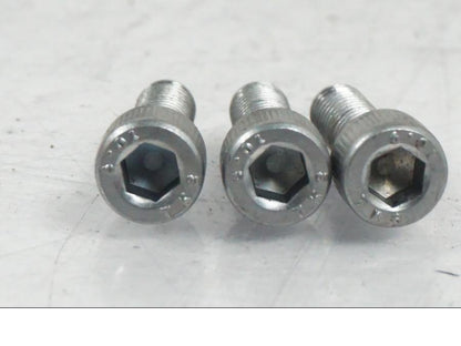 Vänster sida på <p>Låssats från Kawasaki ER-6N ABS 2014.</p>

<p>1st nyckel, tändningslås, sadellås, tanklock.</p>

<p>(småmärken finns på locket).</p> motorcykel.