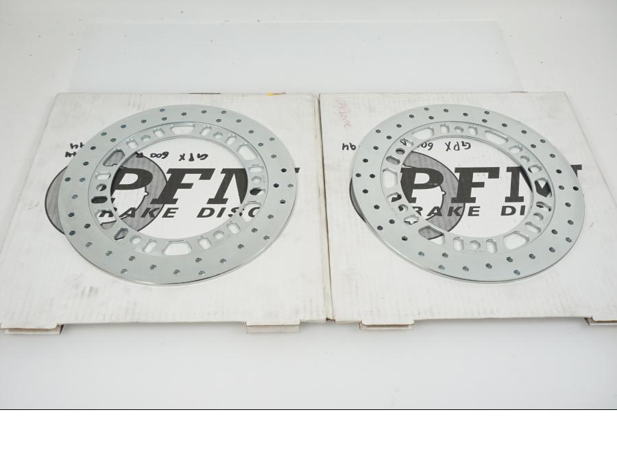 Framsidan på Bromsskiva från en Kawasaki GPX 600 -1994 motorcykel.