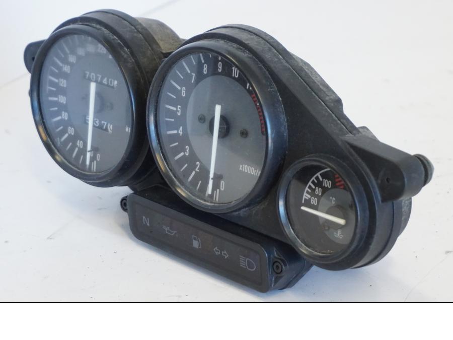 Höger sida på Instrumentpanel från en Yamaha YZF 1000 R -1997 motorcykel.