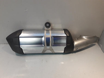 Framsidan på Ljuddämpare från en BMW R 1200 GS -2014 motorcykel.