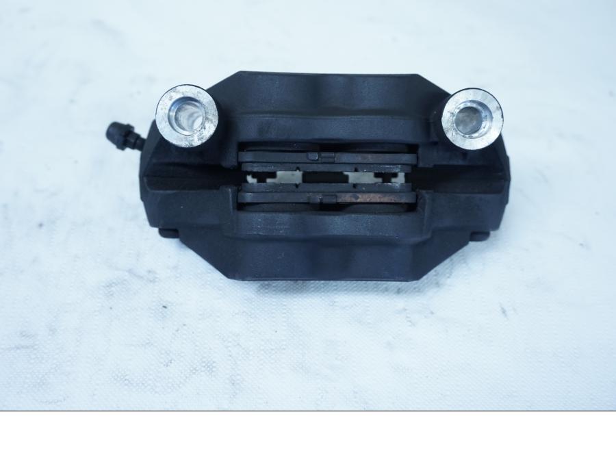 Snett uppifrån på Bromsok från en Suzuki GSX-R 1000 -2008 motorcykel.