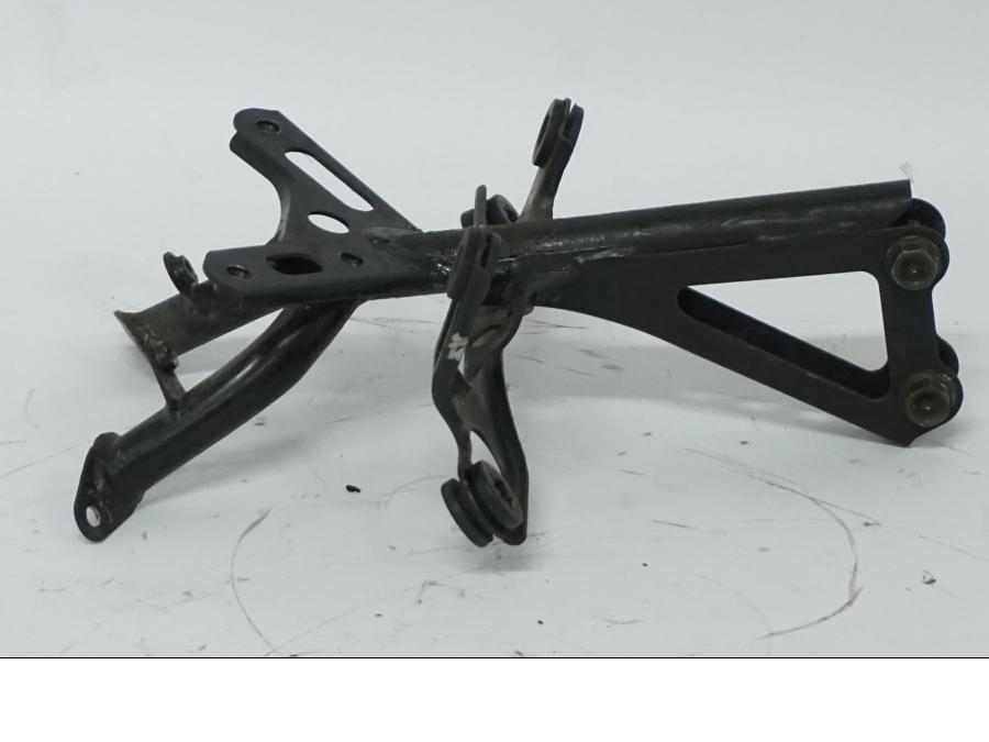 Baksidan på Kåpstag från en Honda CBR 900 RR -2002 motorcykel.