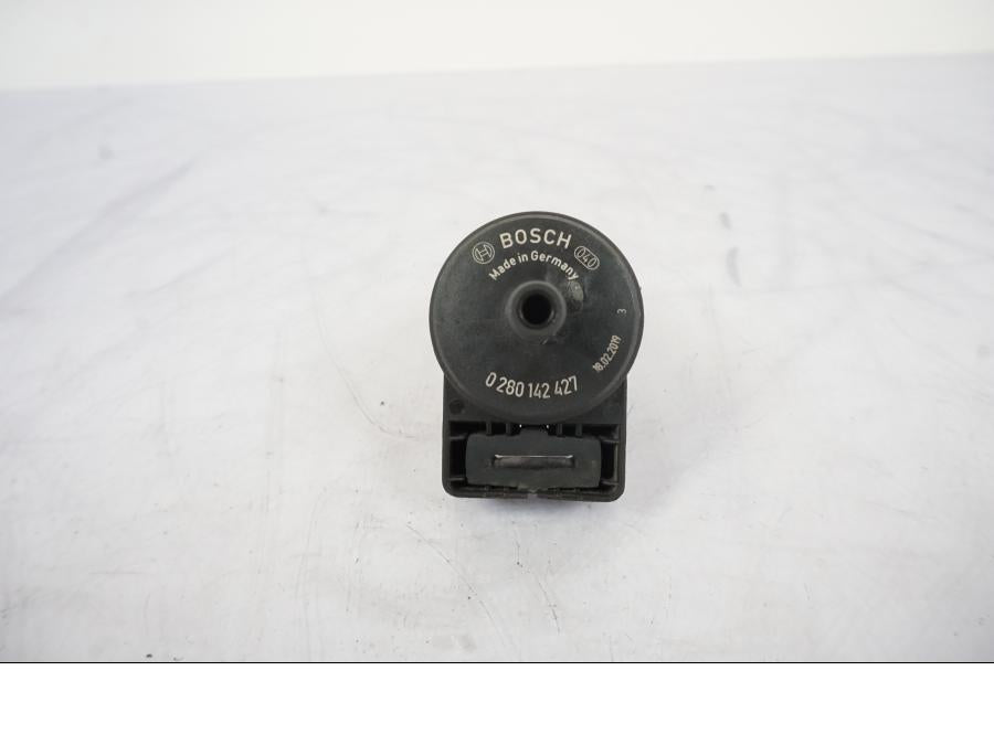 Baksidan på Fuel Evap System från en KTM 790 Duke -2019 motorcykel.