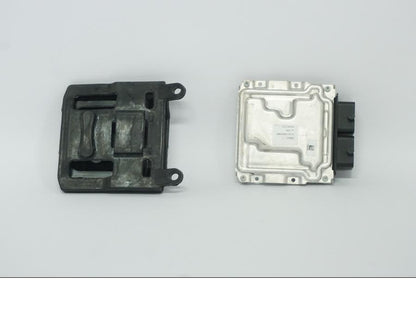 Baksidan på CDI / ECU från en Ducati Desert X -2022 motorcykel.