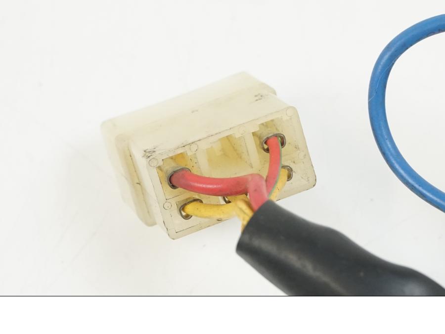 Vänster sida på Likriktare från en Aprilia RS 125 -2008 motorcykel.