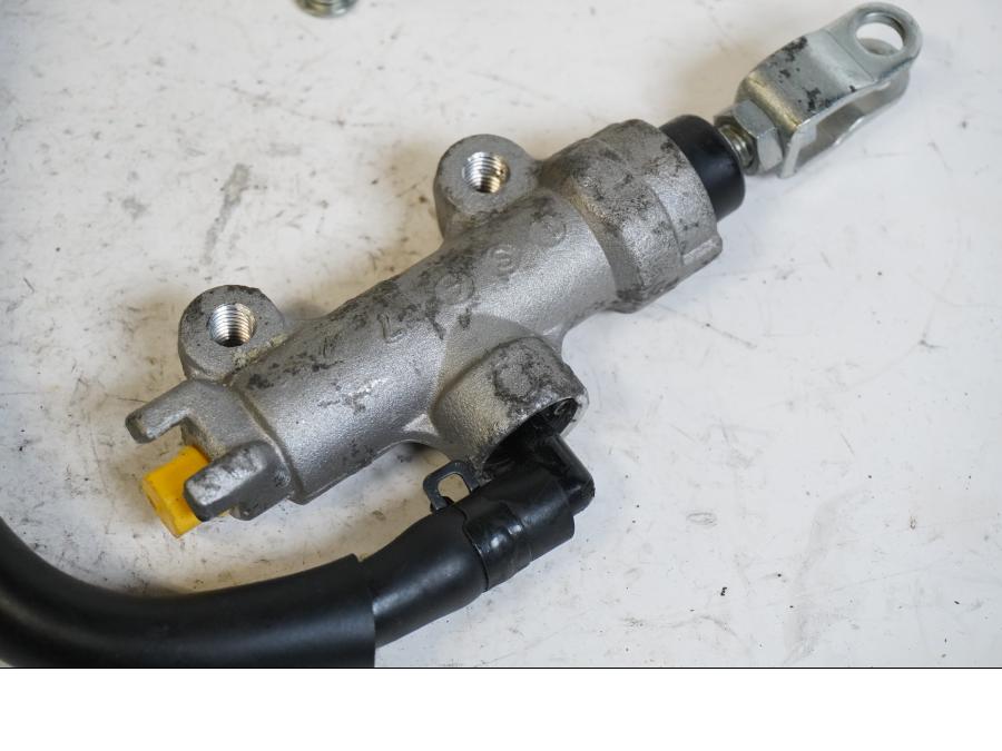 Baksidan på Bromshuvudcylinder från en Kawasaki Versys 1000 -2012 motorcykel.