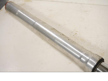 Höger sida på Gaffelben från en Ducati 748 -2001 motorcykel.