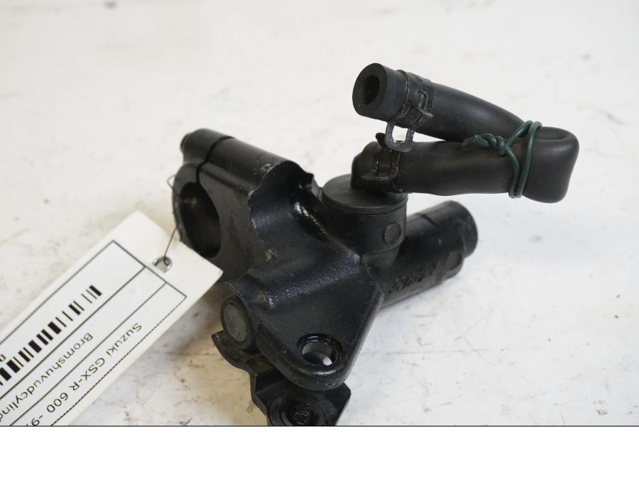 Framsidan på Bromshuvudcylinder från en Suzuki GSX-R 600 -1997 motorcykel.