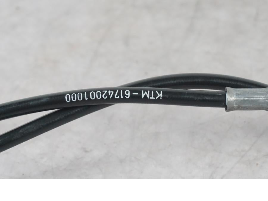 Höger sida på Bromsledning från en KTM 1290 Super Duke R -2022 motorcykel.